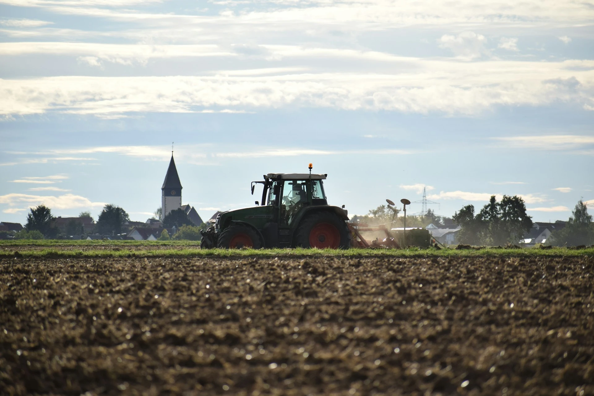 traktor_na_poli traktor_na_poli